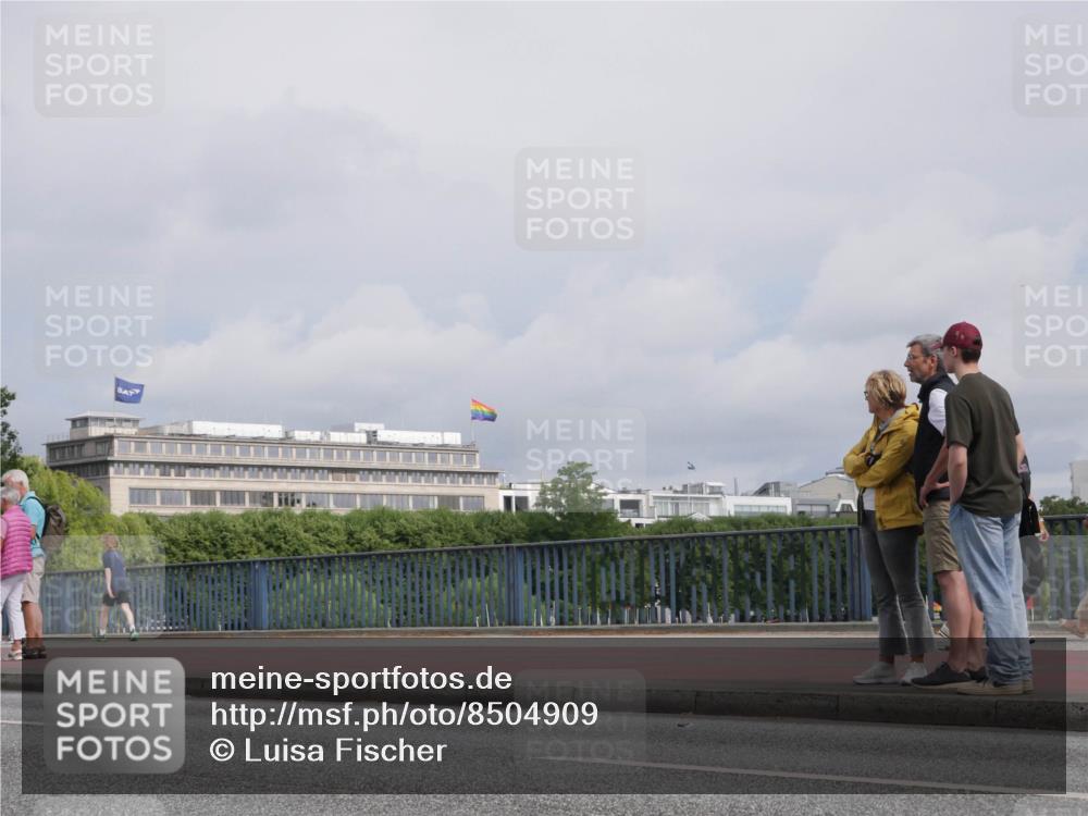 29.06.2025 - hella hamburg halbmarathon Luisa Fischer http://msf.ph/oto/8504909 29.06.2025 10:16:58 Kennedybrücke 4962, 5719, 6089, 8001, 9141, 9845 meine-sportfotos.de