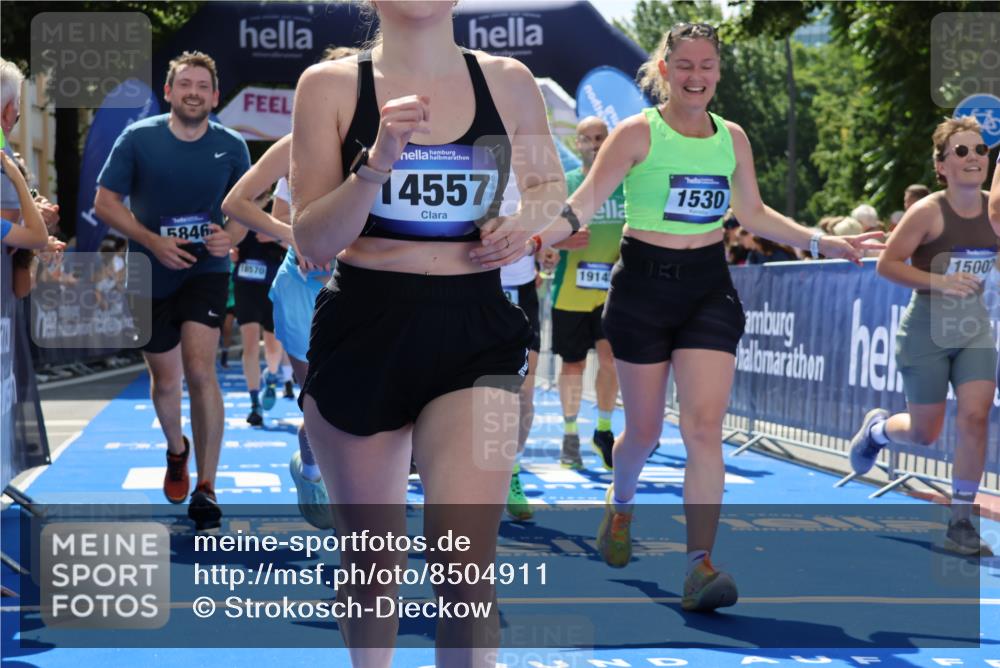 29.06.2025 - hella hamburg halbmarathon Strokosch-Dieckow http://msf.ph/oto/8504911 29.06.2025 11:37:31 Ziel 1530, 4362, 5250, 5846, 5896, 6803, 7234, 9391, 10068, 10277, 11456, 11457, 13265, 13266, 13987, 14396, 14557, 15002, 15353, 15587, 15987, 16211, 17035, 17998, 18250, 18466, 18570, 19145, 19164 meine-sportfotos.de
