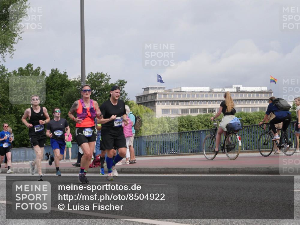 29.06.2025 - hella hamburg halbmarathon Luisa Fischer http://msf.ph/oto/8504922 29.06.2025 10:17:02 Kennedybrücke 1378, 6089, 15840, 17699, 12938, 6089, 7802, 8001, 9141, 9845 meine-sportfotos.de