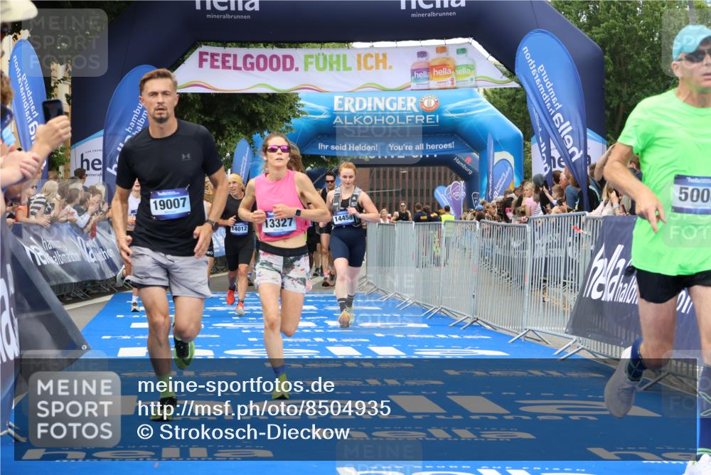 29.06.2025 - hella hamburg halbmarathon Strokosch-Dieckow http://msf.ph/oto/8504935 29.06.2025 10:51:35 Ziel 1335, 5008, 7943, 10691, 13327, 13403, 14012, 14458, 15496, 15899, 19007, 19020 meine-sportfotos.de