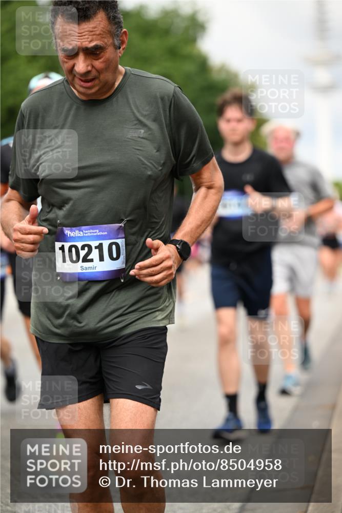 29.06.2025 - hella hamburg halbmarathon Dr. Thomas Lammeyer http://msf.ph/oto/8504958 29.06.2025 10:26:54 Kennedybrücke 2351, 2479, 2744, 2886, 3430, 3600, 3601, 3995, 4131, 4190, 4266, 4366, 4559, 4970, 6048, 6049, 6307, 6820, 6826, 6881, 6899, 7188, 7190, 7276, 7925, 8511, 8855, 8931, 9392, 10065, 10210, 10432, 10573, 10739, 10917 meine-sportfotos.de