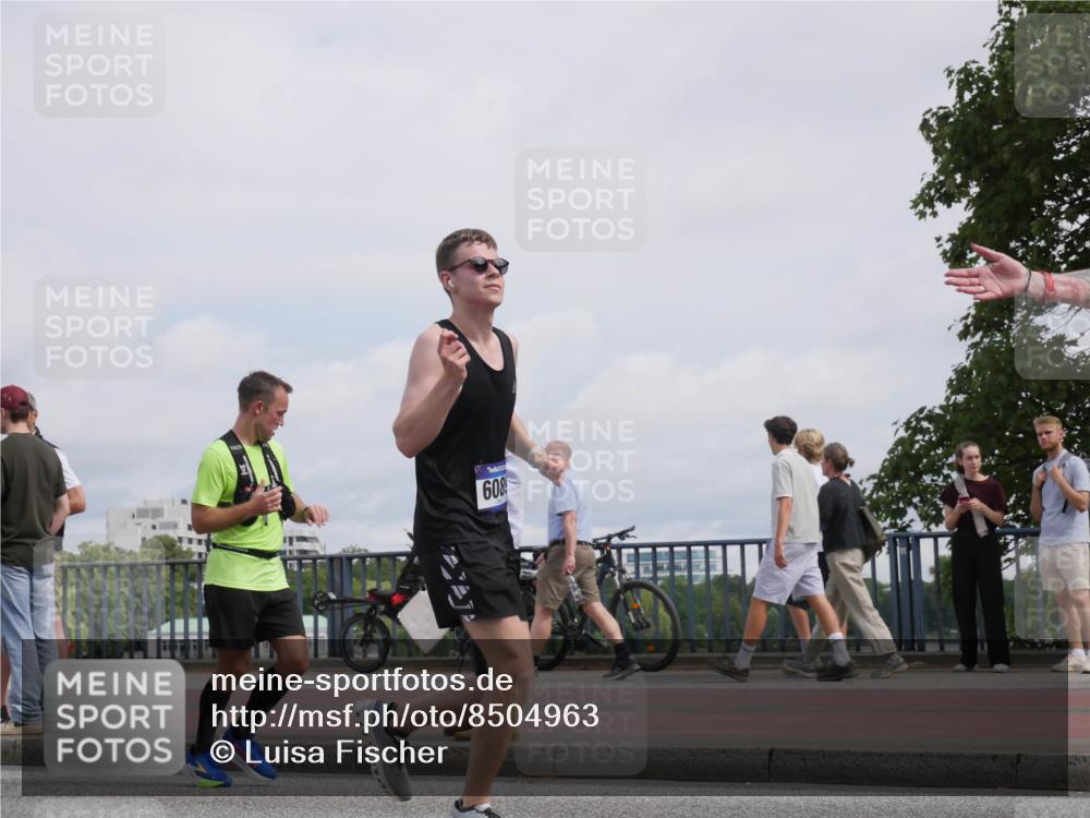29.06.2025 - hella hamburg halbmarathon Luisa Fischer http://msf.ph/oto/8504963 29.06.2025 10:17:06 Kennedybrücke 809, 1406, 2990, 3939, 5546, 6089, 7802, 7991, 8001, 8147, 9845 meine-sportfotos.de