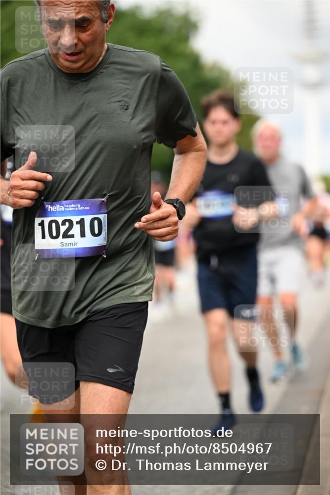 29.06.2025 - hella hamburg halbmarathon Dr. Thomas Lammeyer http://msf.ph/oto/8504967 29.06.2025 10:26:55 Kennedybrücke 2479, 2744, 2886, 3430, 3600, 3601, 3995, 4131, 4190, 4266, 4366, 4559, 4969, 4970, 6048, 6049, 6307, 6747, 6820, 6826, 6881, 6899, 7188, 7190, 7276, 7891, 7925, 8511, 8855, 8931, 9256, 9392, 10065, 10210, 10432, 10573, 10739, 10917 meine-sportfotos.de