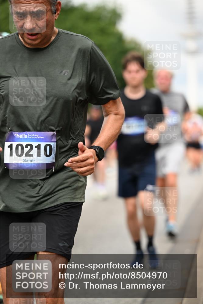 29.06.2025 - hella hamburg halbmarathon Dr. Thomas Lammeyer http://msf.ph/oto/8504970 29.06.2025 10:26:55 Kennedybrücke 2479, 2744, 2886, 3430, 3600, 3601, 3995, 4131, 4190, 4266, 4366, 4559, 4969, 4970, 6048, 6049, 6307, 6747, 6820, 6826, 6881, 6899, 7188, 7190, 7276, 7891, 7925, 8511, 8855, 8931, 9256, 9392, 10065, 10210, 10432, 10573, 10739, 10917 meine-sportfotos.de