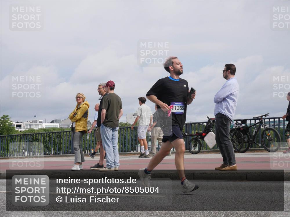29.06.2025 - hella hamburg halbmarathon Luisa Fischer http://msf.ph/oto/8505004 29.06.2025 10:17:10 Kennedybrücke 1355, 1406, 2990, 3939, 5546, 5670, 6083, 7209, 7802, 7840, 7991, 8001, 8147, 8409, 9845 meine-sportfotos.de