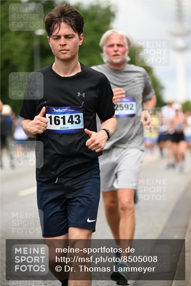 29.06.2025 - hella hamburg halbmarathon Dr. Thomas Lammeyer http://msf.ph/oto/8505008 29.06.2025 10:26:56 Kennedybrücke 2479, 2514, 2744, 2886, 3430, 3600, 3601, 3769, 3995, 4131, 4190, 4266, 4366, 4559, 4969, 4970, 5838, 6048, 6049, 6747, 6820, 6826, 6881, 6899, 7188, 7190, 7276, 7891, 7925, 8855, 8931, 9256, 9392, 10065, 10210, 10432, 10573, 10739, 10917 meine-sportfotos.de