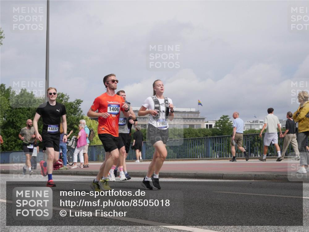 29.06.2025 - hella hamburg halbmarathon Luisa Fischer http://msf.ph/oto/8505018 29.06.2025 10:17:13 Kennedybrücke 12797, 13237, 1406, 8939, 7802, 1406, 2990, 3154, 3728, 3756, 3939, 5546, 5670, 6028, 6083, 7209, 7802, 7840, 7991, 8147, 8409 meine-sportfotos.de