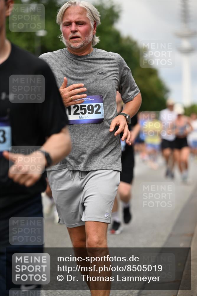 29.06.2025 - hella hamburg halbmarathon Dr. Thomas Lammeyer http://msf.ph/oto/8505019 29.06.2025 10:26:57 Kennedybrücke 2479, 2514, 2744, 2886, 3003, 3430, 3600, 3601, 3769, 3995, 4131, 4190, 4266, 4366, 4559, 4969, 4970, 5838, 6048, 6049, 6747, 6820, 6826, 6881, 6899, 7188, 7190, 7276, 7891, 7925, 8855, 8931, 9256, 9392, 10065, 10210, 10432, 10573, 10739, 10917 meine-sportfotos.de