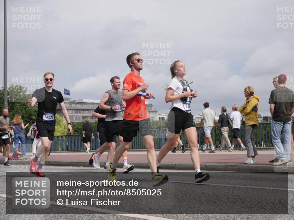 29.06.2025 - hella hamburg halbmarathon Luisa Fischer http://msf.ph/oto/8505025 29.06.2025 10:17:13 Kennedybrücke 12797, 13237, 780, 1406, 2990, 3154, 3728, 3756, 3939, 5546, 5670, 6028, 6083, 7209, 7802, 7840, 7991, 8147, 8409 meine-sportfotos.de