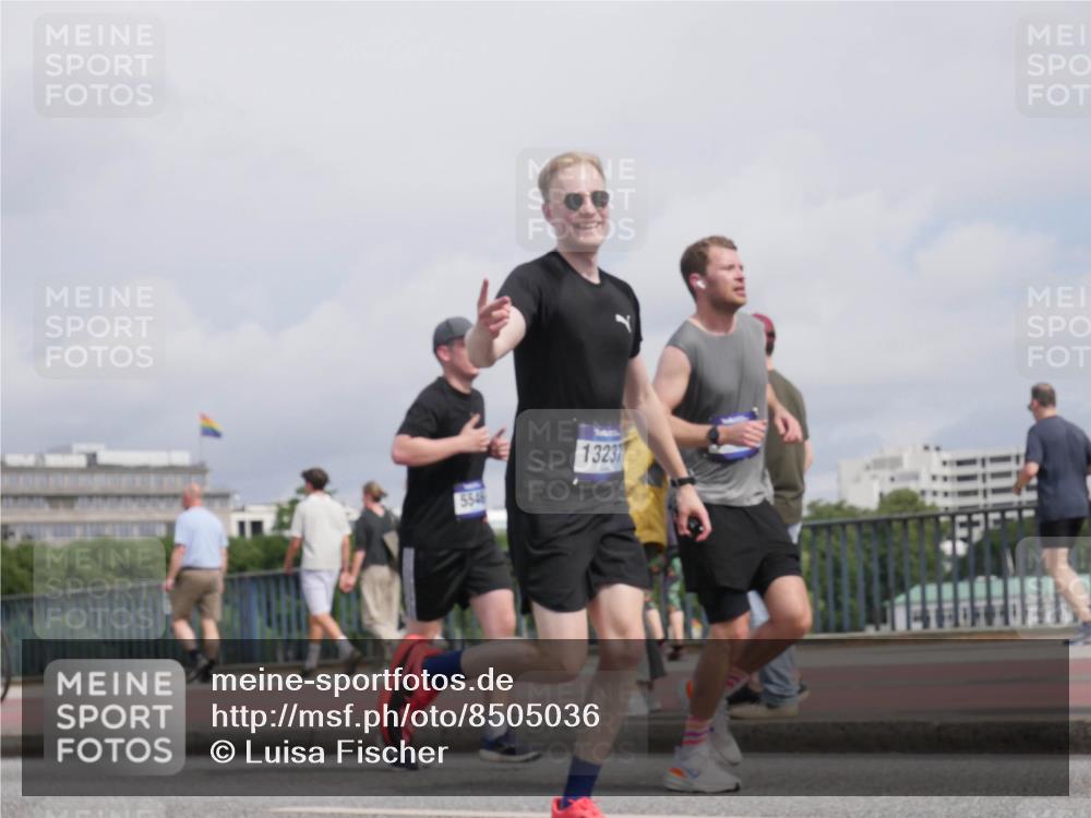 29.06.2025 - hella hamburg halbmarathon Luisa Fischer http://msf.ph/oto/8505036 29.06.2025 10:17:14 Kennedybrücke 5546, 13237, 1406, 2990, 3154, 3728, 3756, 3939, 5546, 5670, 6028, 6083, 7209, 7802, 7840, 7991, 8147, 8409, 10610 meine-sportfotos.de