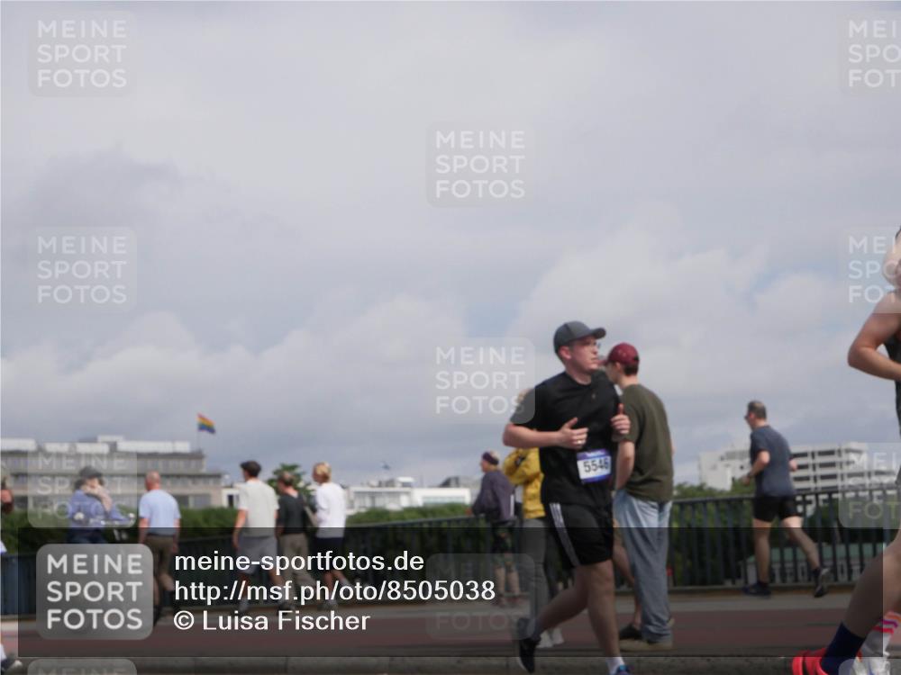 29.06.2025 - hella hamburg halbmarathon Luisa Fischer http://msf.ph/oto/8505038 29.06.2025 10:17:15 Kennedybrücke 5546, 1406, 2990, 3154, 3728, 3756, 3939, 5546, 5670, 6028, 6083, 7209, 7802, 7840, 7991, 8147, 8409, 10610 meine-sportfotos.de