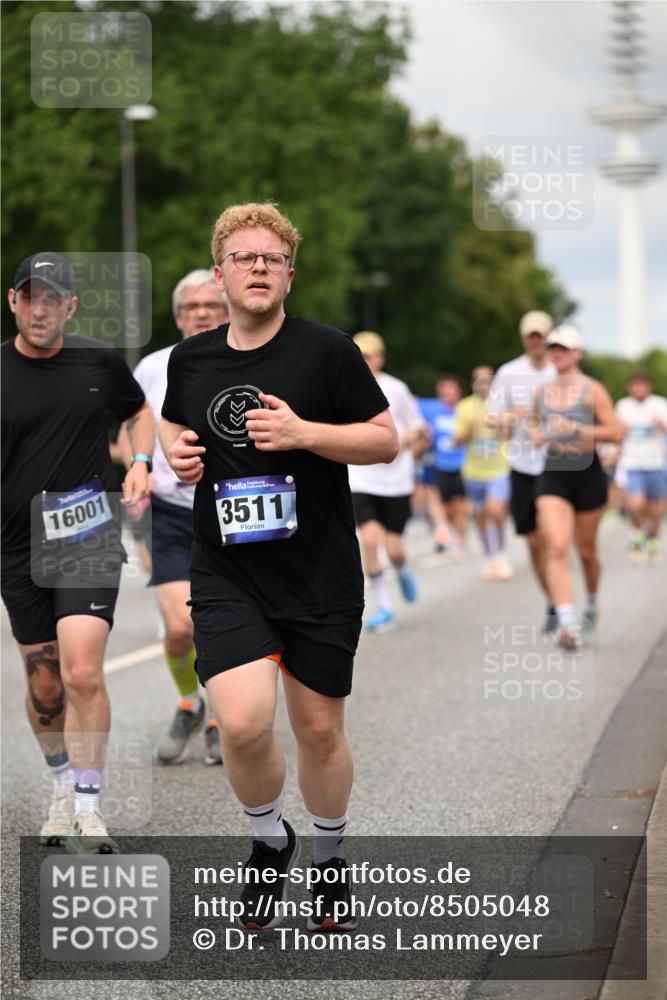 29.06.2025 - hella hamburg halbmarathon Dr. Thomas Lammeyer http://msf.ph/oto/8505048 29.06.2025 10:26:58 Kennedybrücke 2479, 2514, 2744, 2886, 3003, 3430, 3600, 3601, 3769, 3995, 4131, 4190, 4266, 4366, 4559, 4969, 4970, 5838, 6048, 6049, 6747, 6820, 6826, 6881, 6899, 7188, 7190, 7276, 7891, 7925, 8855, 8931, 9256, 9392, 10065, 10210, 10432, 10573, 10739, 10917 meine-sportfotos.de