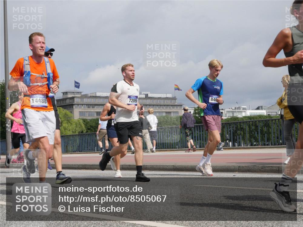 29.06.2025 - hella hamburg halbmarathon Luisa Fischer http://msf.ph/oto/8505067 29.06.2025 10:17:18 Kennedybrücke 14488, 7209, 846, 2990, 3020, 3154, 3728, 3756, 3834, 5546, 5670, 6028, 6083, 7209, 7840, 7991, 8147, 8409, 10610 meine-sportfotos.de