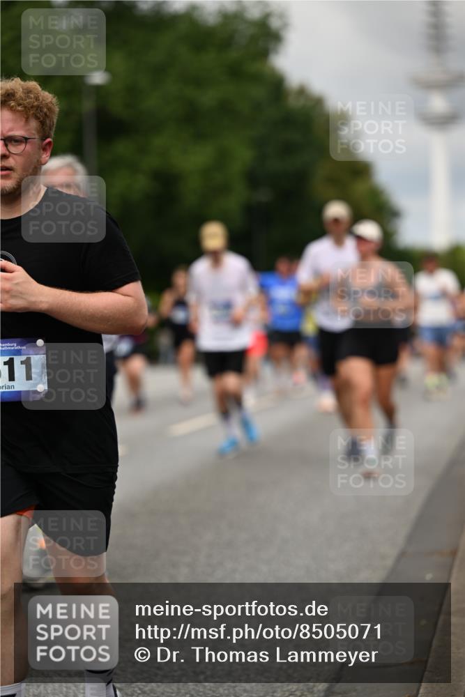 29.06.2025 - hella hamburg halbmarathon Dr. Thomas Lammeyer http://msf.ph/oto/8505071 29.06.2025 10:26:59 Kennedybrücke 2479, 2514, 2744, 2886, 3003, 3430, 3600, 3601, 3769, 3995, 4131, 4190, 4266, 4366, 4559, 4969, 4970, 5838, 6048, 6049, 6747, 6820, 6826, 6881, 6899, 7188, 7190, 7276, 7891, 7925, 8355, 8855, 8931, 9256, 9392, 10065, 10210, 10432, 10573, 10739, 10917 meine-sportfotos.de