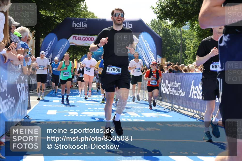 29.06.2025 - hella hamburg halbmarathon Strokosch-Dieckow http://msf.ph/oto/8505081 29.06.2025 11:37:36 Ziel 1530, 1545, 1849, 1856, 3714, 4362, 4937, 5146, 5250, 5846, 5896, 6803, 7982, 10006, 10068, 11129, 11886, 13265, 13266, 13987, 14396, 14557, 15002, 15587, 15987, 16185, 17998, 18250, 18466, 18570, 19145, 19164 meine-sportfotos.de