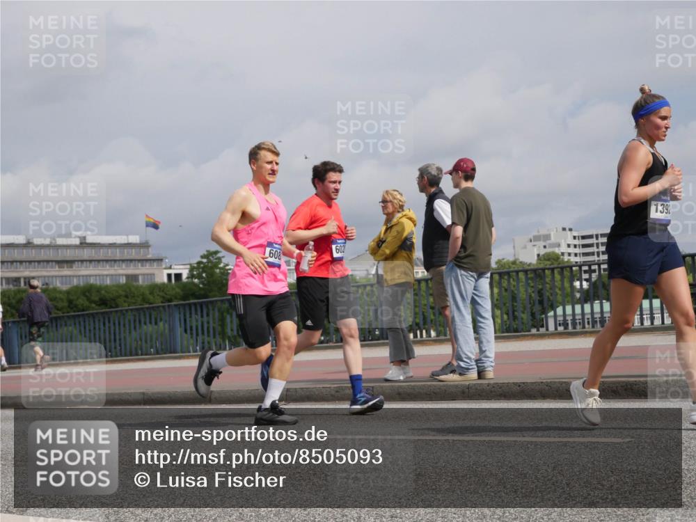 29.06.2025 - hella hamburg halbmarathon Luisa Fischer http://msf.ph/oto/8505093 29.06.2025 10:17:20 Kennedybrücke 602, 608, 1392, 1131, 3020, 3154, 3728, 3756, 3834, 5191, 5670, 6028, 6083, 7209, 7442, 7840, 8409, 9663, 10610 meine-sportfotos.de