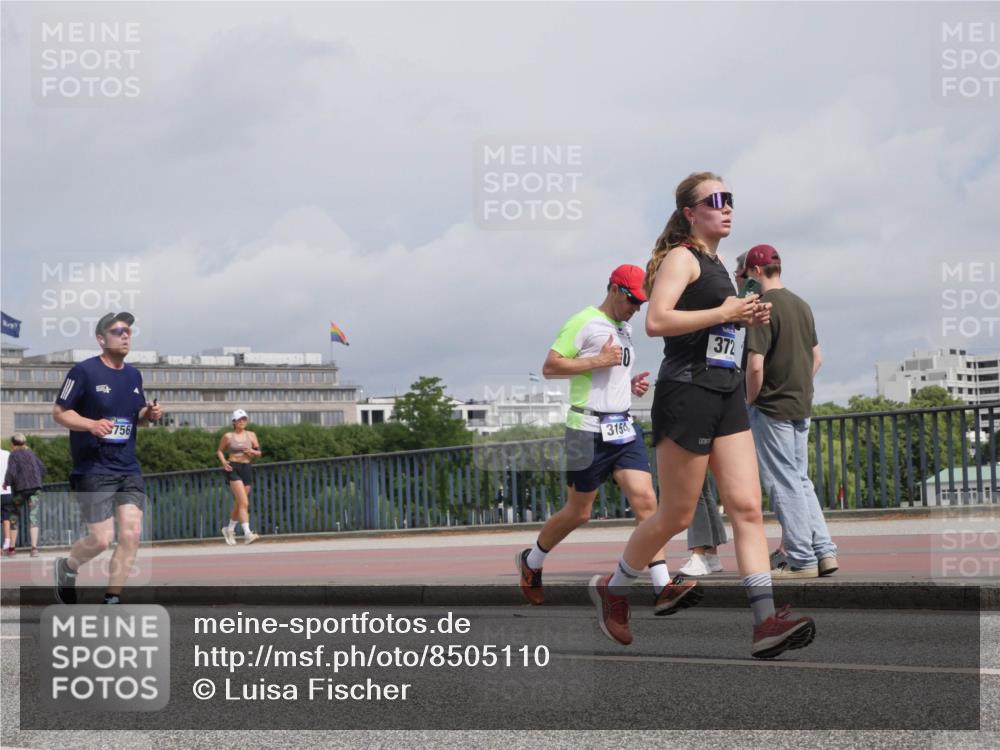 29.06.2025 - hella hamburg halbmarathon Luisa Fischer http://msf.ph/oto/8505110 29.06.2025 10:17:22 Kennedybrücke 756, 3154, 372, 1131, 3020, 3154, 3728, 3756, 3834, 5191, 6028, 6083, 7209, 7442, 7840, 8409, 9663, 10610 meine-sportfotos.de