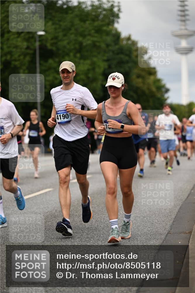29.06.2025 - hella hamburg halbmarathon Dr. Thomas Lammeyer http://msf.ph/oto/8505118 29.06.2025 10:27:01 Kennedybrücke 2022, 2479, 2514, 2744, 2886, 3003, 3430, 3600, 3601, 3769, 3995, 4131, 4190, 4266, 4366, 4969, 4970, 5629, 5838, 6048, 6049, 6747, 6784, 6785, 6820, 6826, 6881, 7188, 7190, 7276, 7891, 7925, 8355, 8715, 8855, 8931, 9256, 9392, 10065, 10210, 10432, 10573, 10917 meine-sportfotos.de