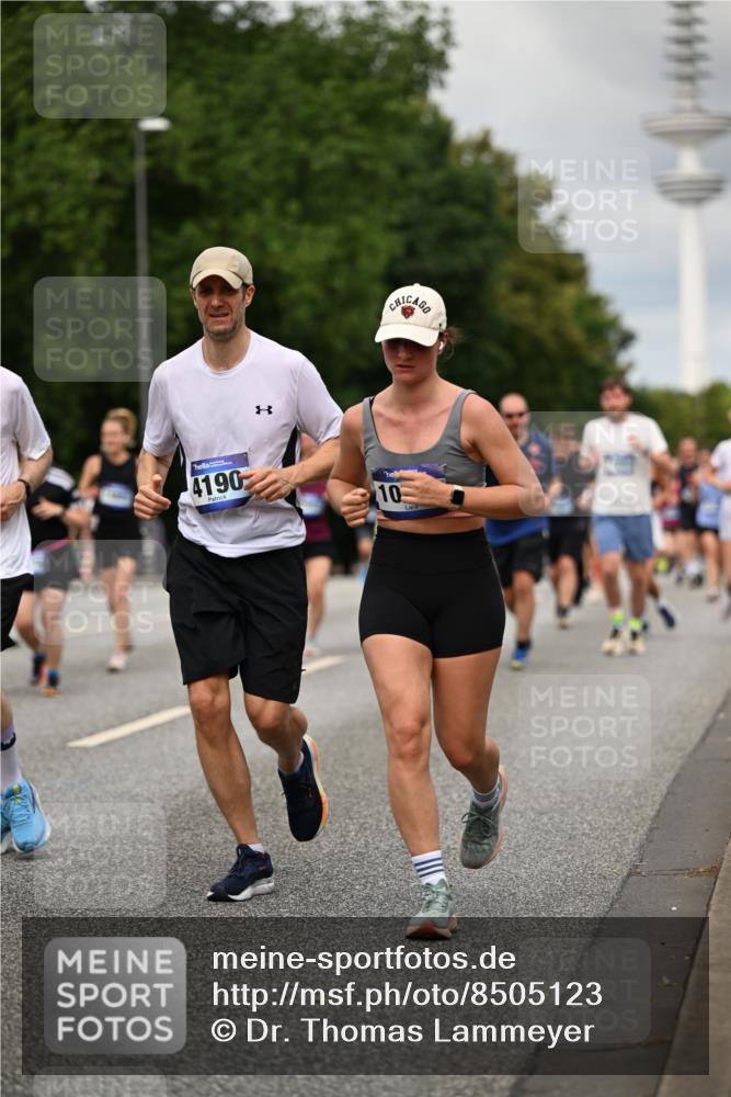 29.06.2025 - hella hamburg halbmarathon Dr. Thomas Lammeyer http://msf.ph/oto/8505123 29.06.2025 10:27:01 Kennedybrücke 2022, 2479, 2514, 2744, 2886, 3003, 3430, 3600, 3601, 3769, 3995, 4131, 4190, 4266, 4366, 4969, 4970, 5629, 5838, 6048, 6049, 6747, 6784, 6785, 6820, 6826, 6881, 7188, 7190, 7276, 7891, 7925, 8355, 8715, 8855, 8931, 9256, 9392, 10065, 10210, 10432, 10573, 10917 meine-sportfotos.de