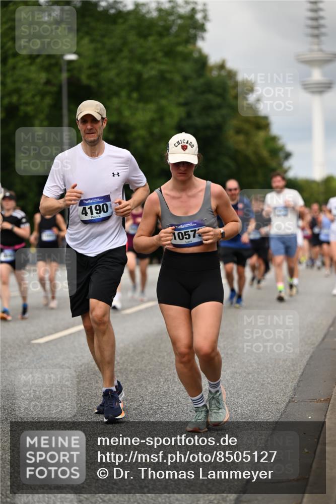 29.06.2025 - hella hamburg halbmarathon Dr. Thomas Lammeyer http://msf.ph/oto/8505127 29.06.2025 10:27:01 Kennedybrücke 2022, 2479, 2514, 2744, 2886, 3003, 3430, 3600, 3601, 3769, 3995, 4131, 4190, 4266, 4366, 4969, 4970, 5629, 5838, 6048, 6049, 6747, 6784, 6785, 6820, 6826, 6881, 7188, 7190, 7276, 7891, 7925, 8355, 8715, 8855, 8931, 9256, 9392, 10065, 10210, 10432, 10573, 10917 meine-sportfotos.de