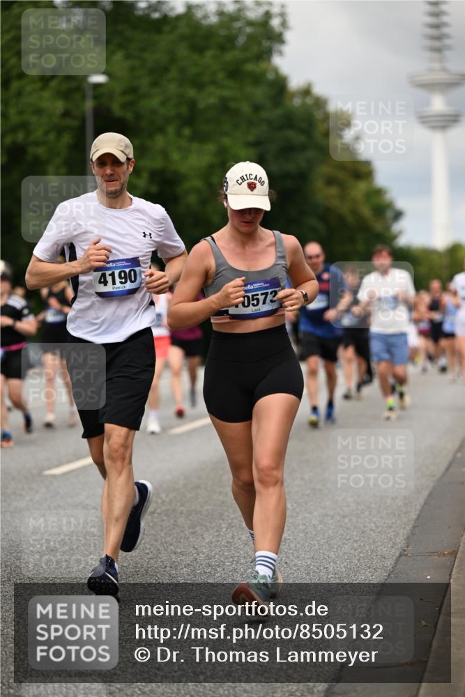 29.06.2025 - hella hamburg halbmarathon Dr. Thomas Lammeyer http://msf.ph/oto/8505132 29.06.2025 10:27:01 Kennedybrücke 2022, 2479, 2514, 2744, 2886, 3003, 3430, 3600, 3601, 3769, 3995, 4131, 4190, 4266, 4366, 4969, 4970, 5629, 5838, 6048, 6049, 6747, 6784, 6785, 6820, 6826, 6881, 7188, 7190, 7276, 7891, 7925, 8355, 8715, 8855, 8931, 9256, 9392, 10065, 10210, 10432, 10573, 10917 meine-sportfotos.de