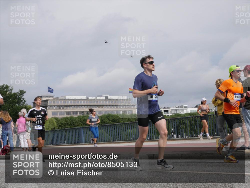 29.06.2025 - hella hamburg halbmarathon Luisa Fischer http://msf.ph/oto/8505133 29.06.2025 10:17:25 Kennedybrücke 3020, 10610, 16126, 1071, 1131, 1480, 3020, 3025, 3154, 3728, 3756, 3834, 5191, 6366, 6717, 7442, 8055, 9173, 9663, 10224, 10610 meine-sportfotos.de