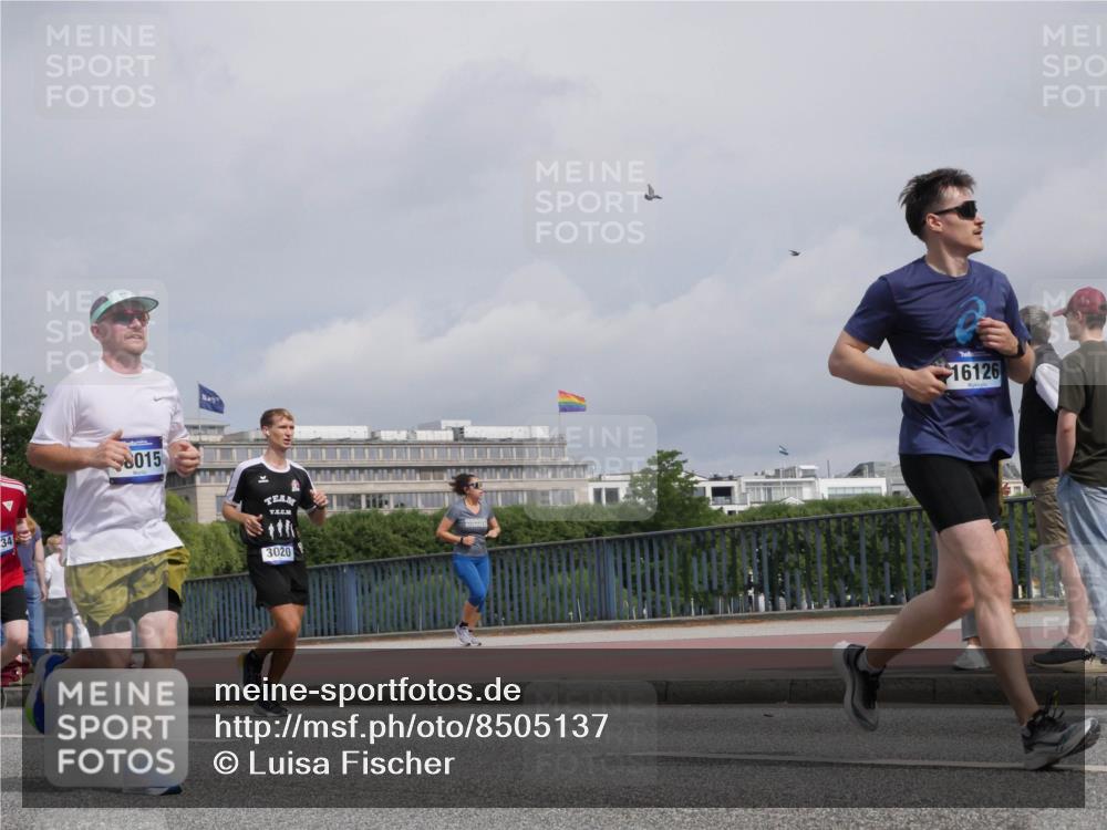 29.06.2025 - hella hamburg halbmarathon Luisa Fischer http://msf.ph/oto/8505137 29.06.2025 10:17:25 Kennedybrücke 34, 015, 3020, 16126, 1071, 1131, 1480, 3020, 3025, 3154, 3728, 3756, 3834, 5191, 6366, 6717, 7442, 8055, 9173, 9663, 10224, 10610 meine-sportfotos.de