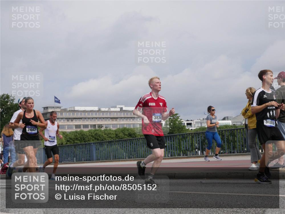 29.06.2025 - hella hamburg halbmarathon Luisa Fischer http://msf.ph/oto/8505152 29.06.2025 10:17:27 Kennedybrücke 7442, 8, 10977, 8, 3834, 3020, 1071, 1131, 1480, 3020, 3025, 3834, 5191, 6366, 6717, 7442, 8055, 9173, 9663, 10224, 10610 meine-sportfotos.de