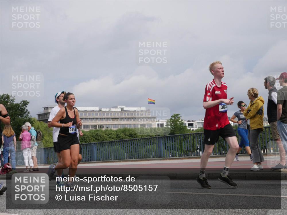29.06.2025 - hella hamburg halbmarathon Luisa Fischer http://msf.ph/oto/8505157 29.06.2025 10:17:28 Kennedybrücke 7442, 8, 8, 383, 1071, 1131, 1480, 3020, 3025, 3834, 5191, 6366, 6717, 7442, 8055, 9173, 9663, 10224 meine-sportfotos.de