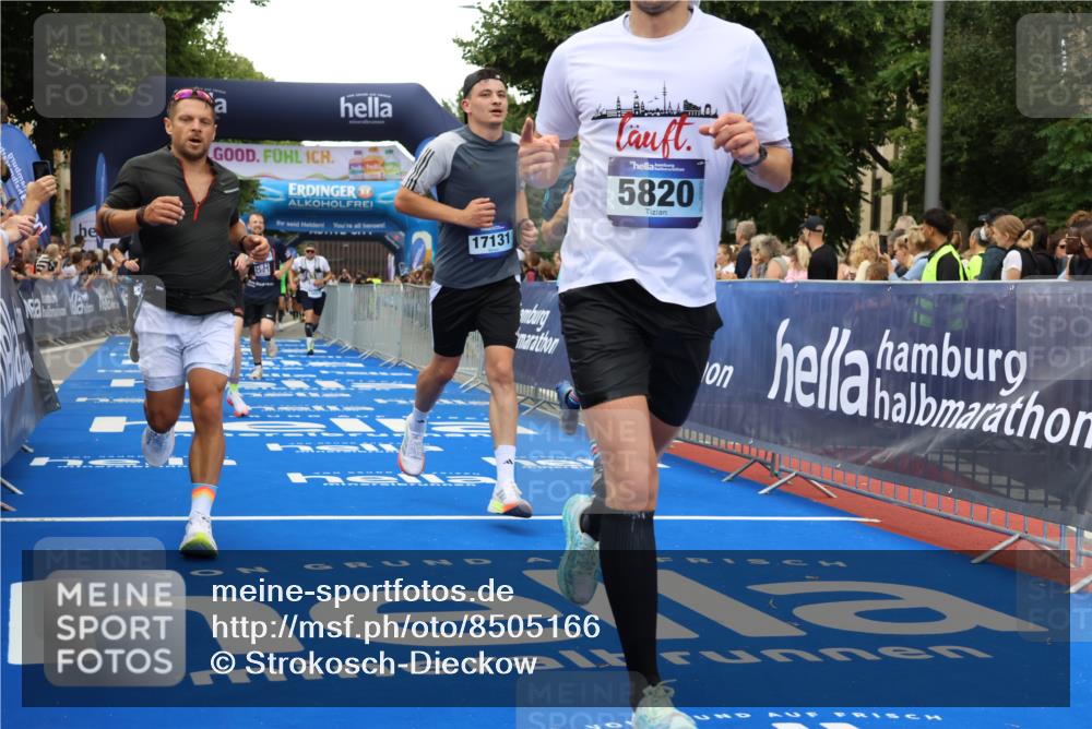 29.06.2025 - hella hamburg halbmarathon Strokosch-Dieckow http://msf.ph/oto/8505166 29.06.2025 10:51:27 Ziel 1335, 2364, 2411, 2946, 5820, 7943, 8989, 9214, 9656, 10691, 11124, 11422, 13047, 13403, 13792, 14994, 15871, 15950, 16357, 17131, 18489 meine-sportfotos.de