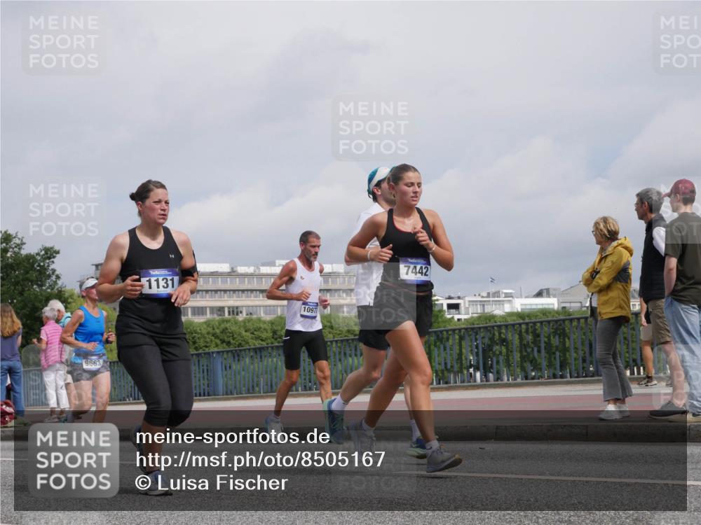 29.06.2025 - hella hamburg halbmarathon Luisa Fischer http://msf.ph/oto/8505167 29.06.2025 10:17:28 Kennedybrücke 9663, 1131, 10971, 7442, 1071, 1131, 1480, 3020, 3025, 3834, 5191, 6366, 6717, 7442, 8055, 9173, 9663, 10224 meine-sportfotos.de