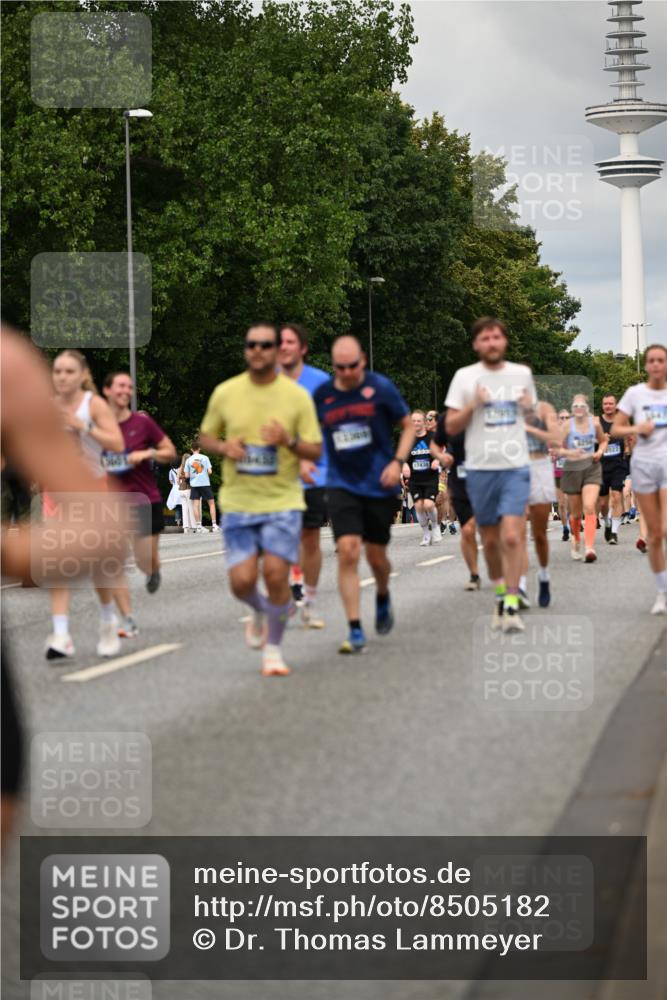 29.06.2025 - hella hamburg halbmarathon Dr. Thomas Lammeyer http://msf.ph/oto/8505182 29.06.2025 10:27:03 Kennedybrücke 2022, 2479, 2514, 2744, 2886, 3003, 3430, 3600, 3601, 3769, 4190, 4266, 4366, 4969, 4970, 5629, 5798, 5838, 6048, 6049, 6747, 6784, 6785, 6826, 6881, 7188, 7190, 7276, 7891, 7925, 8355, 8715, 8931, 9256, 9392, 10088, 10210, 10432, 10573, 10917 meine-sportfotos.de