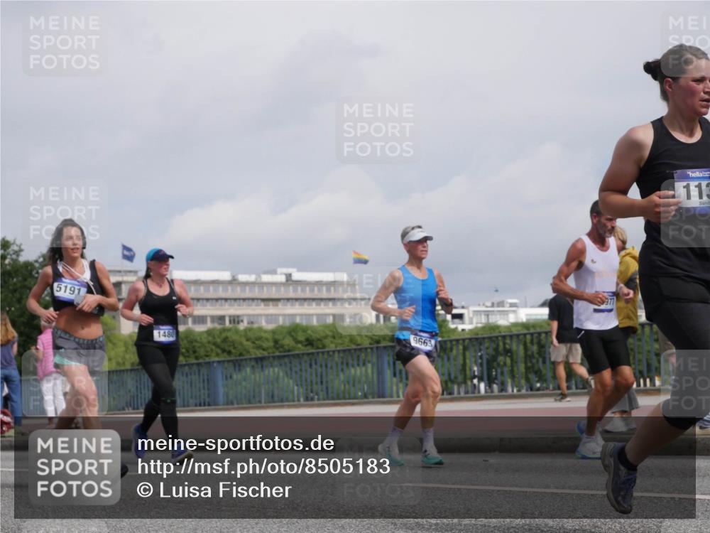 29.06.2025 - hella hamburg halbmarathon Luisa Fischer http://msf.ph/oto/8505183 29.06.2025 10:17:30 Kennedybrücke 5191, 1480, 9663, 113, 1071, 1131, 1480, 1728, 3020, 3025, 3834, 5191, 6181, 6366, 6717, 6724, 7442, 8055, 8755, 9173, 9663, 10224 meine-sportfotos.de