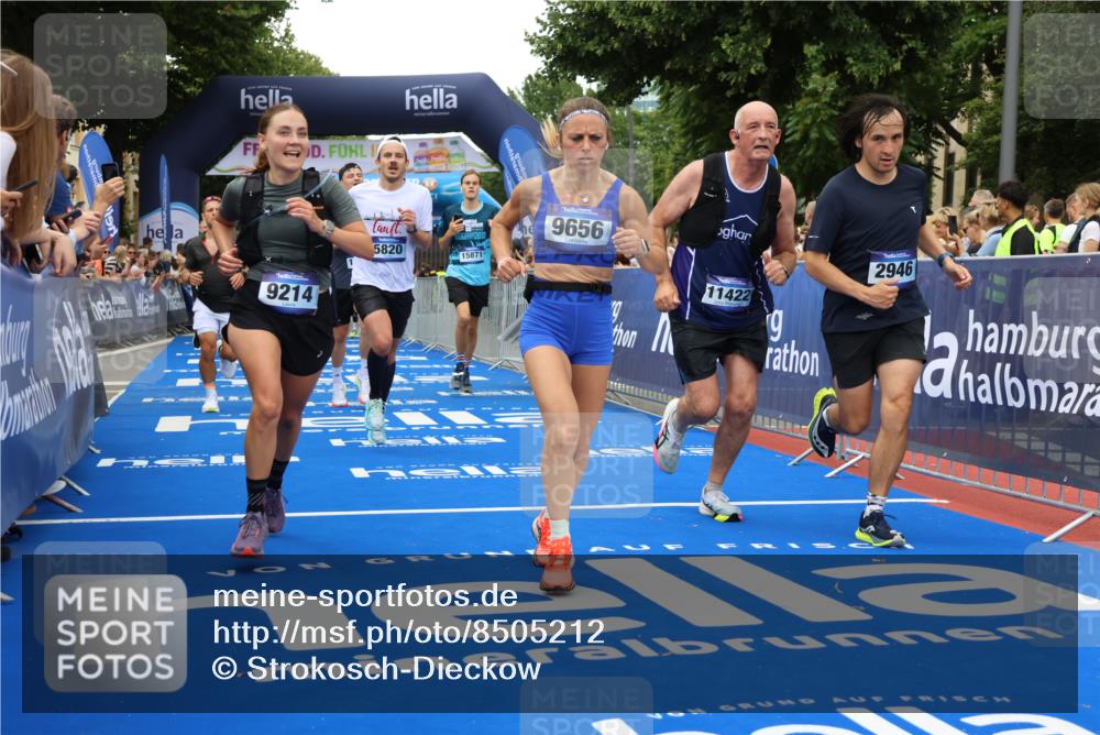29.06.2025 - hella hamburg halbmarathon Strokosch-Dieckow http://msf.ph/oto/8505212 29.06.2025 10:51:25 Ziel 1335, 2364, 2411, 2636, 2718, 2946, 4814, 5820, 6776, 7943, 8989, 9214, 9656, 10691, 11124, 11422, 13047, 13403, 13792, 14865, 14994, 15871, 15950, 16357, 17131, 18489 meine-sportfotos.de
