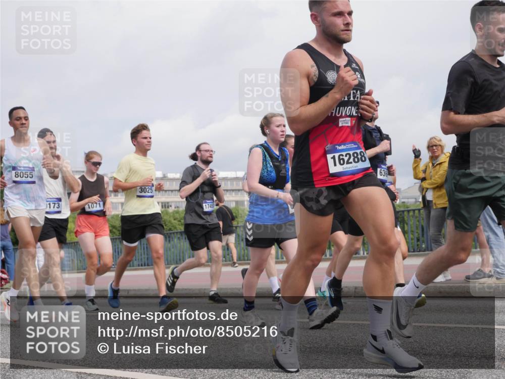 29.06.2025 - hella hamburg halbmarathon Luisa Fischer http://msf.ph/oto/8505216 29.06.2025 10:17:34 Kennedybrücke 8055, 173, 1071, 3025, 1745, 16288, 636, 1071, 1480, 1728, 3025, 3454, 3691, 6181, 6366, 6717, 6724, 8055, 8563, 8755, 9173, 10224 meine-sportfotos.de