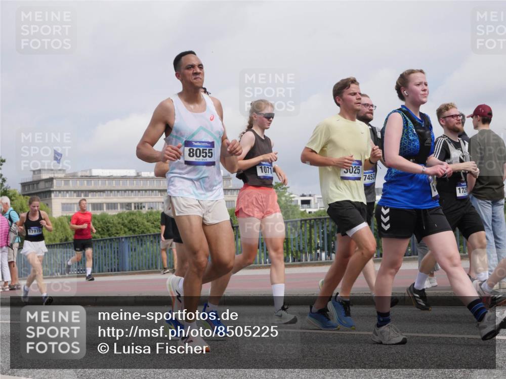 29.06.2025 - hella hamburg halbmarathon Luisa Fischer http://msf.ph/oto/8505225 29.06.2025 10:17:35 Kennedybrücke 17975, 8055, 1071, 3025, 7453, 172, 1071, 1480, 1728, 3025, 3454, 3691, 6181, 6366, 6717, 6724, 8055, 8563, 8755, 9173, 10224 meine-sportfotos.de
