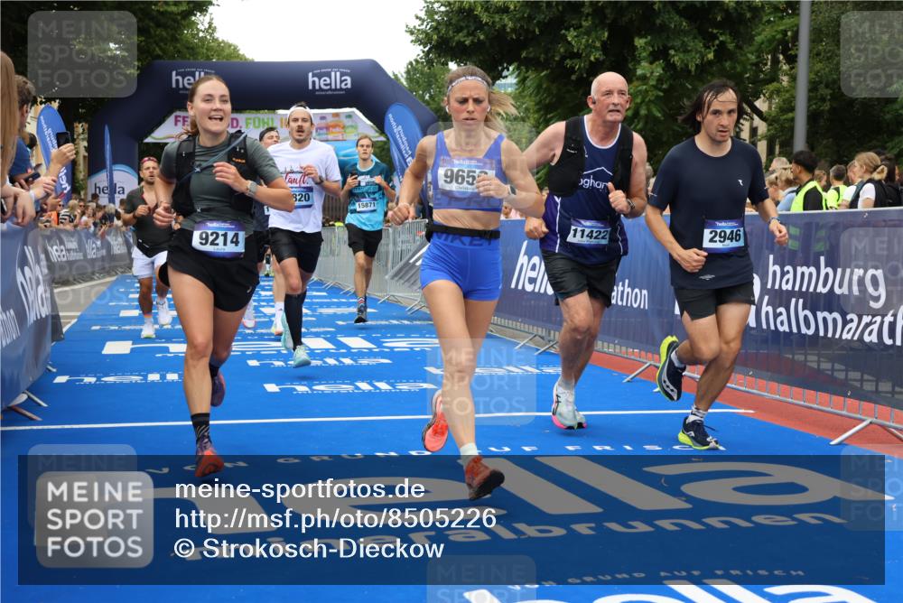 29.06.2025 - hella hamburg halbmarathon Strokosch-Dieckow http://msf.ph/oto/8505226 29.06.2025 10:51:25 Ziel 1335, 2364, 2411, 2636, 2718, 2946, 4814, 5820, 6776, 7943, 8989, 9214, 9656, 10691, 11124, 11422, 13047, 13403, 13792, 14865, 14994, 15871, 15950, 16357, 17131, 18489 meine-sportfotos.de