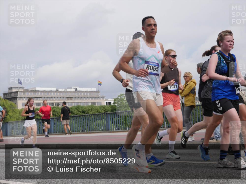 29.06.2025 - hella hamburg halbmarathon Luisa Fischer http://msf.ph/oto/8505229 29.06.2025 10:17:35 Kennedybrücke 7975, 8055, 1071, 1071, 1480, 1728, 3025, 3454, 3691, 6181, 6366, 6717, 6724, 8055, 8563, 8755, 9173, 10224 meine-sportfotos.de