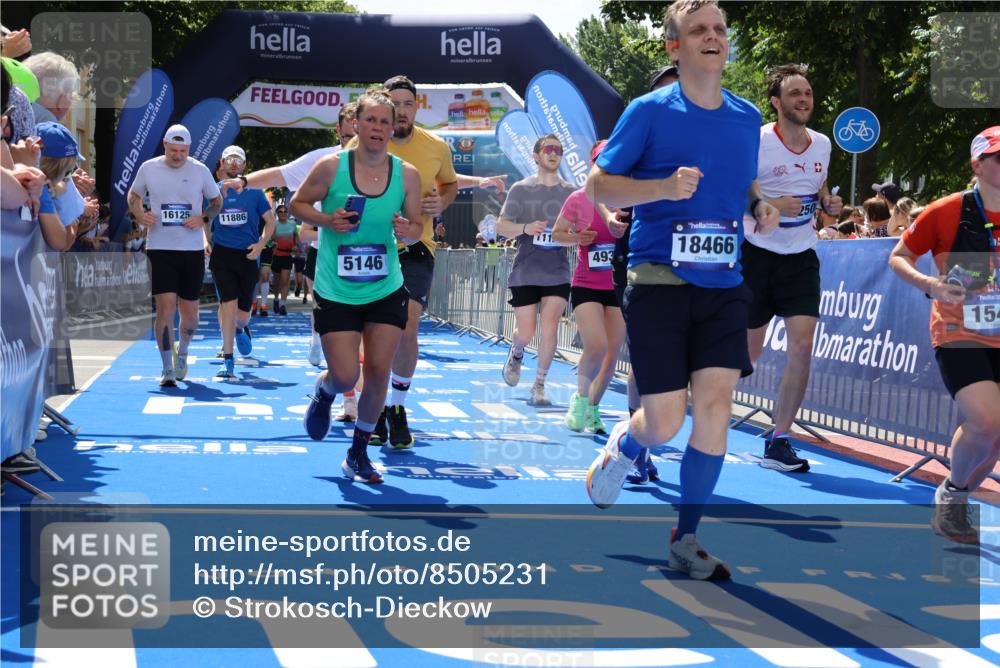 29.06.2025 - hella hamburg halbmarathon Strokosch-Dieckow http://msf.ph/oto/8505231 29.06.2025 11:37:38 Ziel 1530, 1545, 1849, 1856, 3714, 3961, 3963, 4362, 4937, 5146, 5250, 5846, 5896, 6803, 7982, 8315, 10006, 10068, 11129, 11886, 13043, 13265, 13266, 15002, 15987, 16185, 17998, 18250, 18466, 18570, 19080, 19145, 19164 meine-sportfotos.de