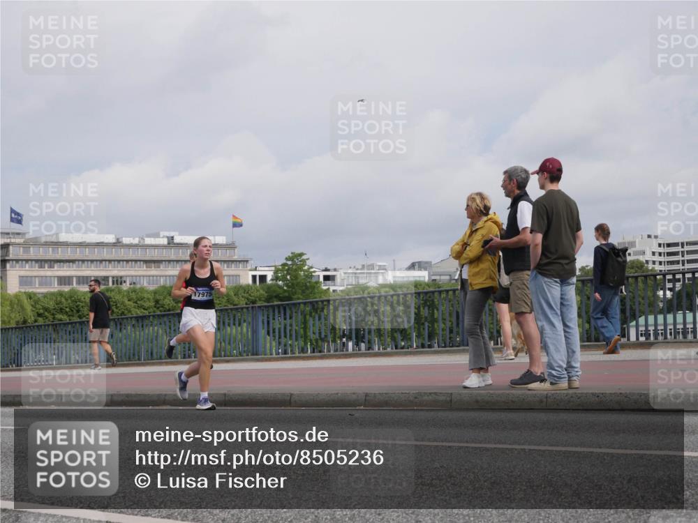 29.06.2025 - hella hamburg halbmarathon Luisa Fischer http://msf.ph/oto/8505236 29.06.2025 10:17:36 Kennedybrücke 17975, 1071, 1480, 1728, 3025, 3454, 3691, 6181, 6366, 6717, 6724, 8055, 8563, 8755, 9173, 10224 meine-sportfotos.de
