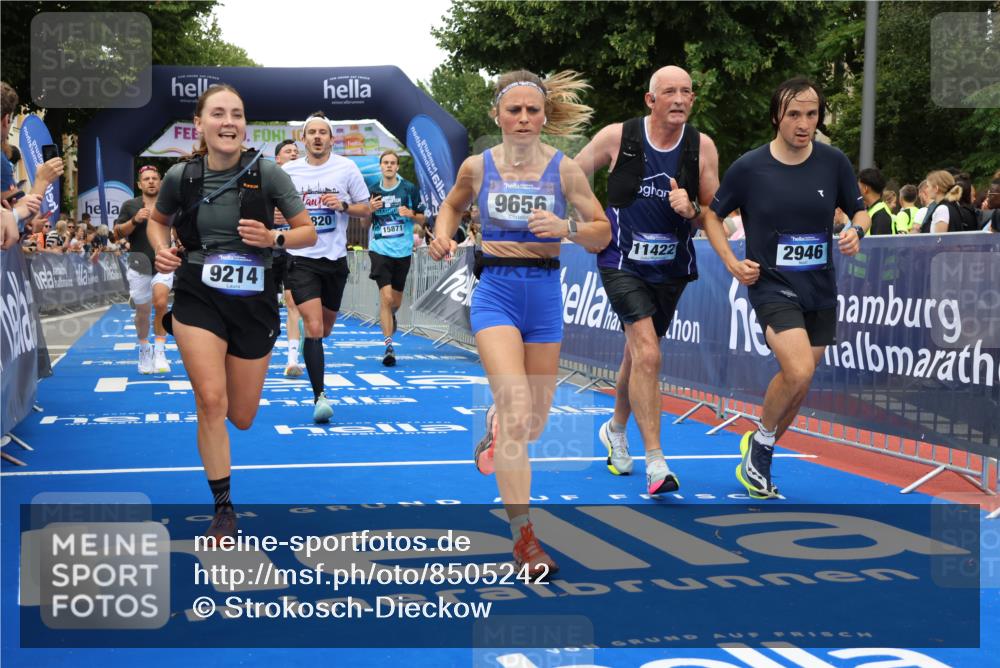 29.06.2025 - hella hamburg halbmarathon Strokosch-Dieckow http://msf.ph/oto/8505242 29.06.2025 10:51:25 Ziel 1335, 2364, 2411, 2636, 2718, 2946, 4814, 5820, 6776, 7943, 8989, 9214, 9656, 10691, 11124, 11422, 13047, 13403, 13792, 14865, 14994, 15871, 15950, 16357, 17131, 18489 meine-sportfotos.de