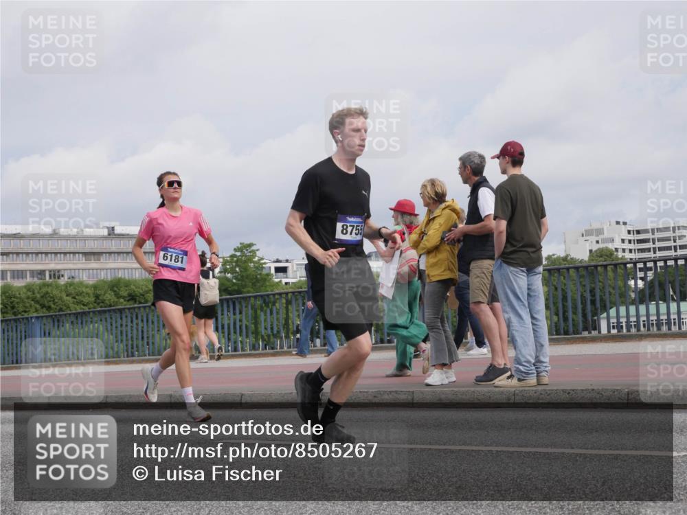 29.06.2025 - hella hamburg halbmarathon Luisa Fischer http://msf.ph/oto/8505267 29.06.2025 10:17:40 Kennedybrücke 6181, 8755, 1728, 2046, 3454, 3691, 6181, 6724, 7446, 7447, 8522, 8563, 8755 meine-sportfotos.de