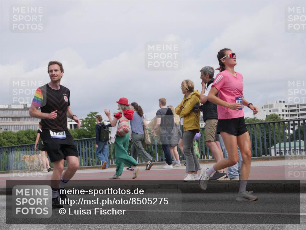 29.06.2025 - hella hamburg halbmarathon Luisa Fischer http://msf.ph/oto/8505275 29.06.2025 10:17:41 Kennedybrücke 871, 1728, 2046, 3454, 3691, 6181, 6724, 7446, 7447, 8522, 8563, 8755, 8892 meine-sportfotos.de