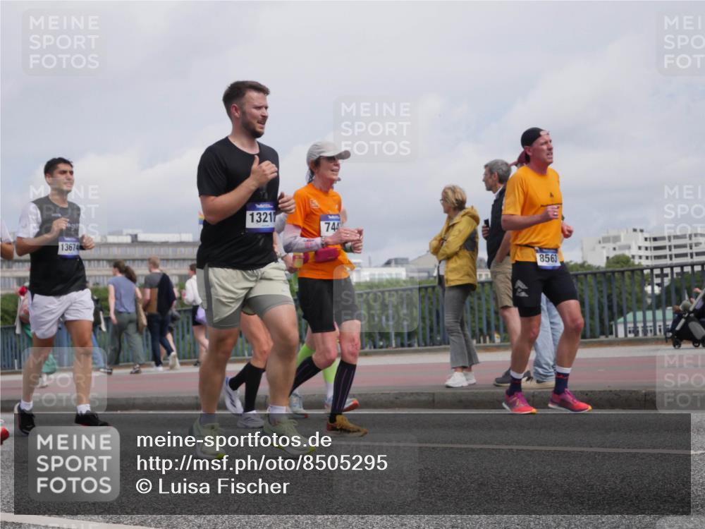 29.06.2025 - hella hamburg halbmarathon Luisa Fischer http://msf.ph/oto/8505295 29.06.2025 10:17:45 Kennedybrücke 14314, 1321, 13674, 744, 8563, 2046, 2690, 3454, 3691, 7195, 7446, 7447, 7881, 8275, 8522, 8563, 8854, 8892, 9709 meine-sportfotos.de
