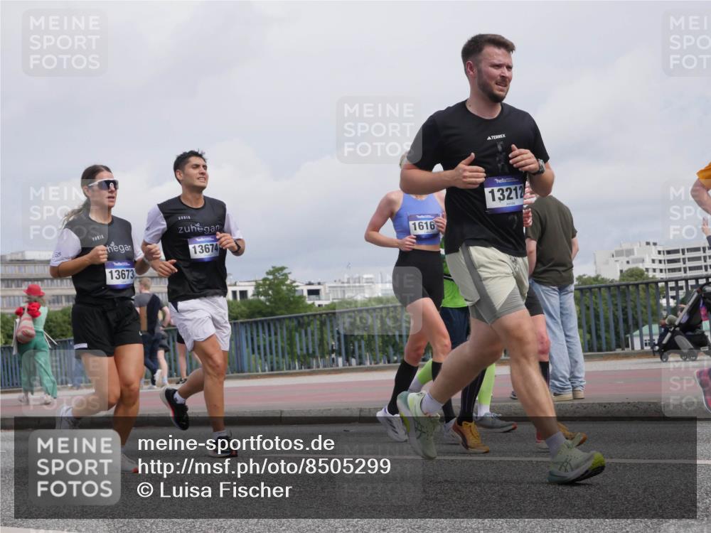 29.06.2025 - hella hamburg halbmarathon Luisa Fischer http://msf.ph/oto/8505299 29.06.2025 10:17:46 Kennedybrücke 13673, 13674, 1616, 13212, 2046, 2690, 3454, 7195, 7446, 7447, 7881, 8275, 8522, 8563, 8854, 8892, 9709 meine-sportfotos.de