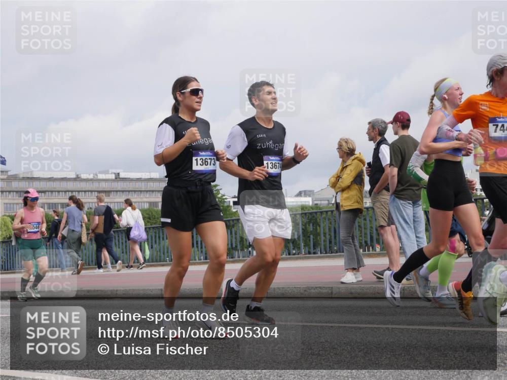 29.06.2025 - hella hamburg halbmarathon Luisa Fischer http://msf.ph/oto/8505304 29.06.2025 10:17:46 Kennedybrücke 046, 13673, 13674, 74, 2046, 2690, 3454, 7195, 7446, 7447, 7881, 8275, 8522, 8563, 8854, 8892, 9709 meine-sportfotos.de