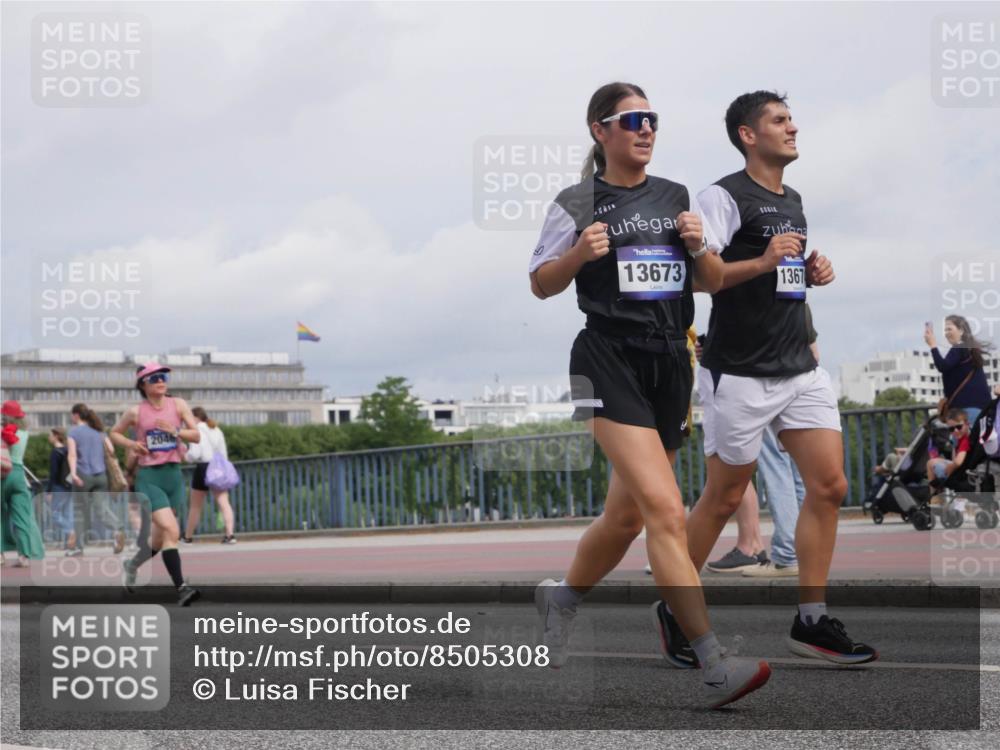 29.06.2025 - hella hamburg halbmarathon Luisa Fischer http://msf.ph/oto/8505308 29.06.2025 10:17:47 Kennedybrücke 2046, 13673, 1367, 2046, 2690, 4641, 7195, 7446, 7447, 7881, 8275, 8522, 8563, 8854, 8892, 9709, 10589, 10717 meine-sportfotos.de
