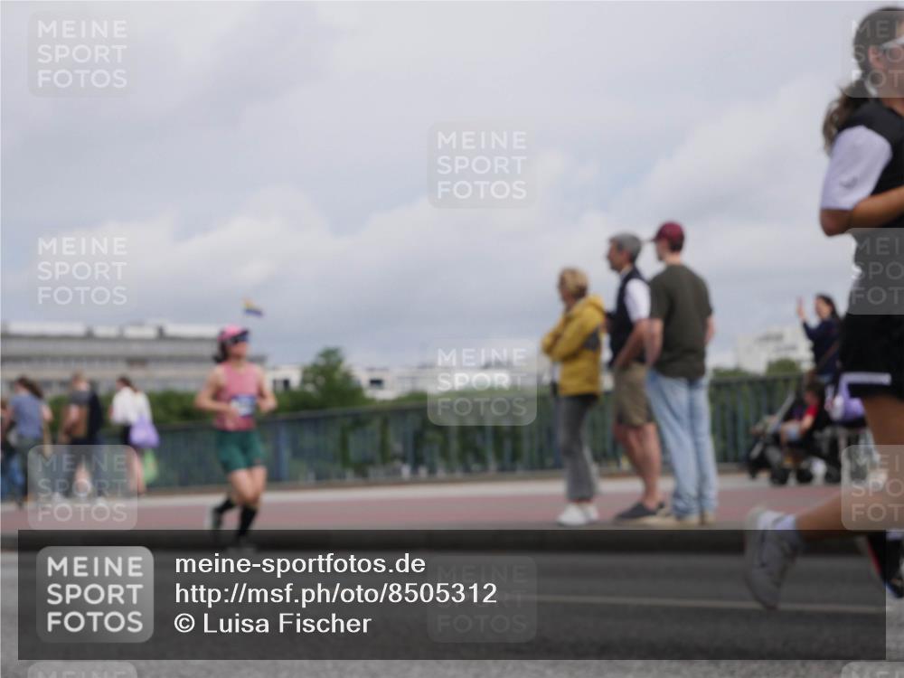 29.06.2025 - hella hamburg halbmarathon Luisa Fischer http://msf.ph/oto/8505312 29.06.2025 10:17:47 Kennedybrücke 136, 2046, 2690, 4641, 7195, 7446, 7447, 7881, 8275, 8522, 8563, 8854, 8892, 9709, 10589, 10717 meine-sportfotos.de