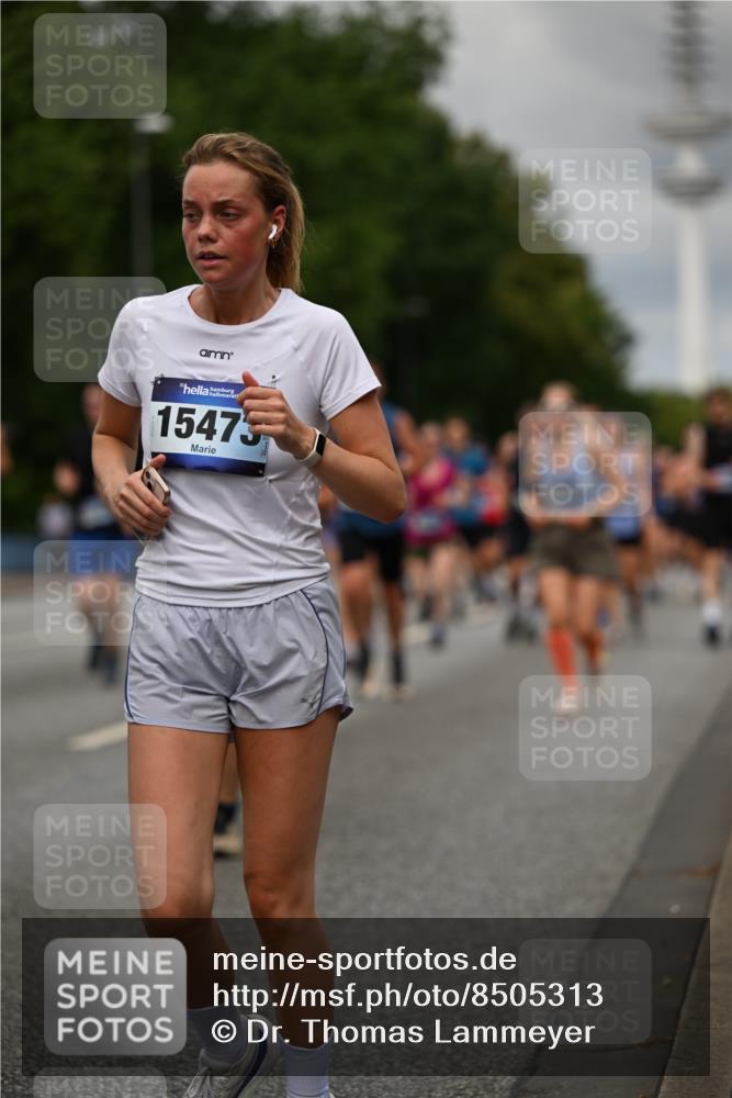 29.06.2025 - hella hamburg halbmarathon Dr. Thomas Lammeyer http://msf.ph/oto/8505313 29.06.2025 10:27:09 Kennedybrücke 1372, 1853, 2022, 2294, 2514, 2744, 2886, 3003, 3430, 3600, 3601, 3769, 4190, 4266, 4969, 5223, 5629, 5798, 5838, 6048, 6578, 6747, 6784, 6785, 6881, 7188, 7190, 7266, 7276, 7891, 7919, 8355, 8715, 9256, 9392, 10088, 10432, 10573 meine-sportfotos.de