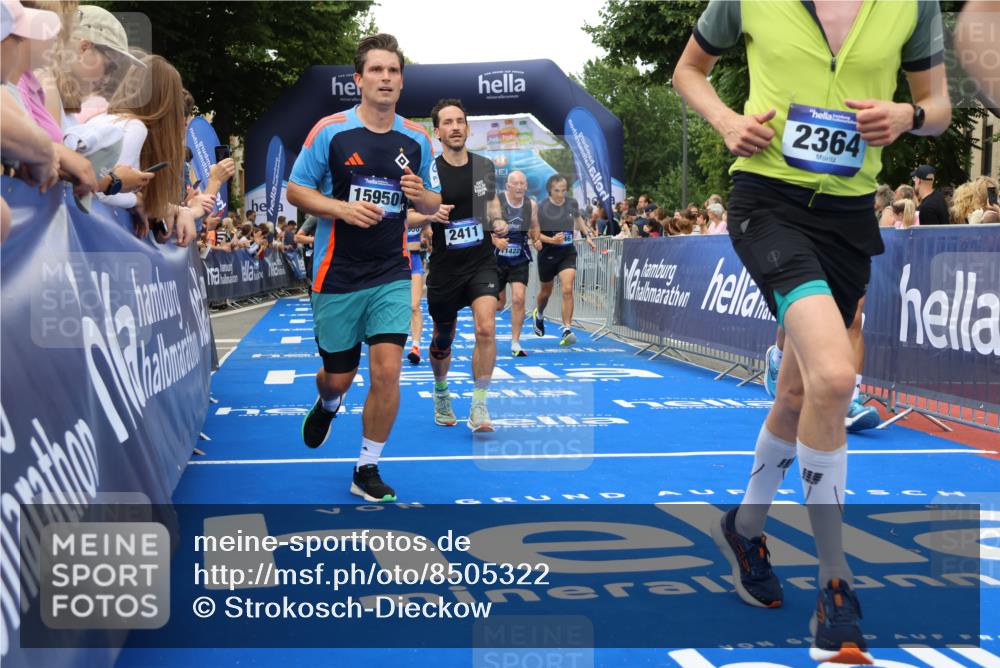 29.06.2025 - hella hamburg halbmarathon Strokosch-Dieckow http://msf.ph/oto/8505322 29.06.2025 10:51:23 Ziel 1335, 1817, 2364, 2411, 2636, 2718, 2946, 4814, 5820, 6657, 6776, 7943, 8316, 8989, 9214, 9656, 10480, 10667, 11124, 11422, 12016, 13047, 13403, 13792, 14865, 14994, 15871, 15950, 16357, 17131, 18019, 18489 meine-sportfotos.de